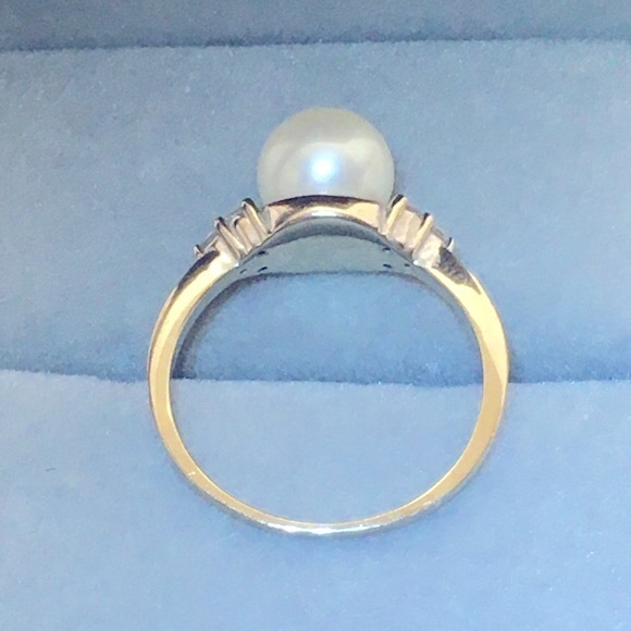 14k Solid White Gold Genuine White Pearl & Diamond Ring - Picture 2 of 11